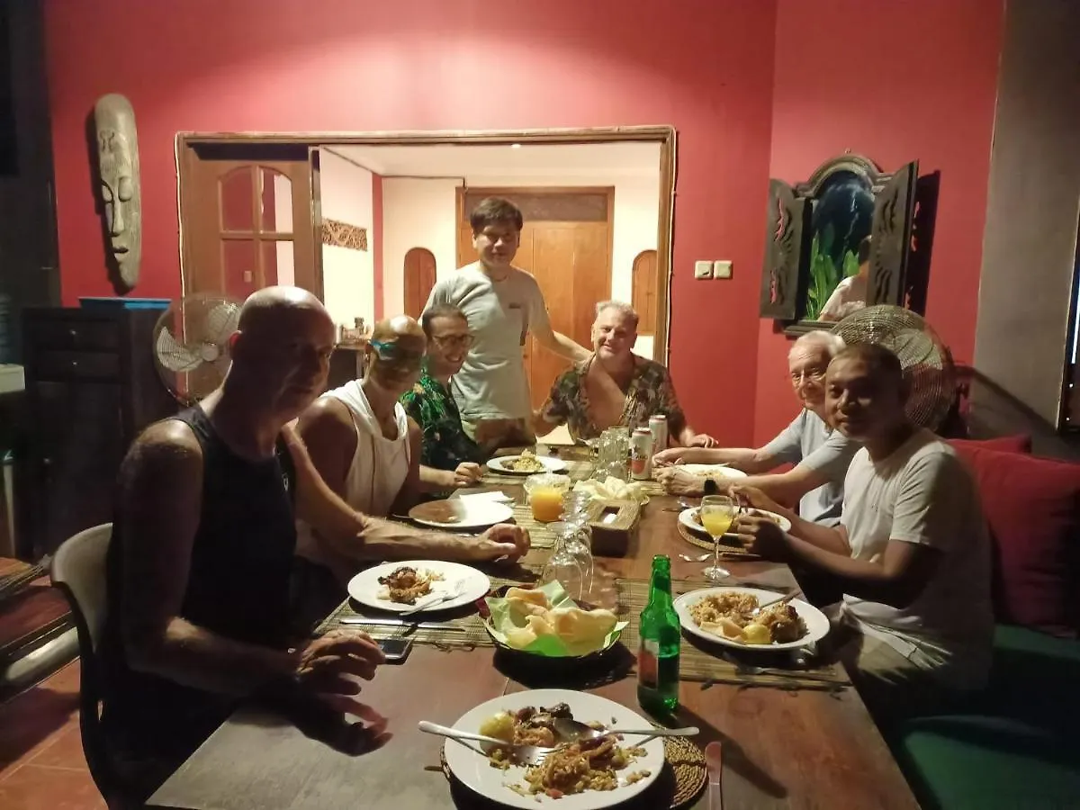 Villa Layang Bulan A Homey Guesthouse For Men Near The Beach In North Kuta Denpasar