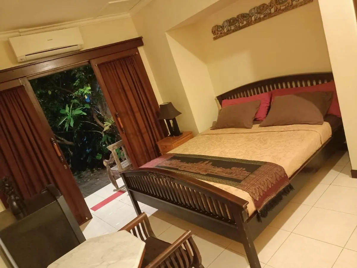 Villa Layang Bulan A Homey Guesthouse For Men Near The Beach In North Kuta Denpasar  0*, Denpasar (Bali)