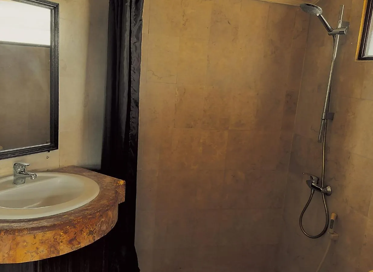 Villa Layang Bulan A Homey Guesthouse For Men Near The Beach In North Kuta デンパサール 0*,