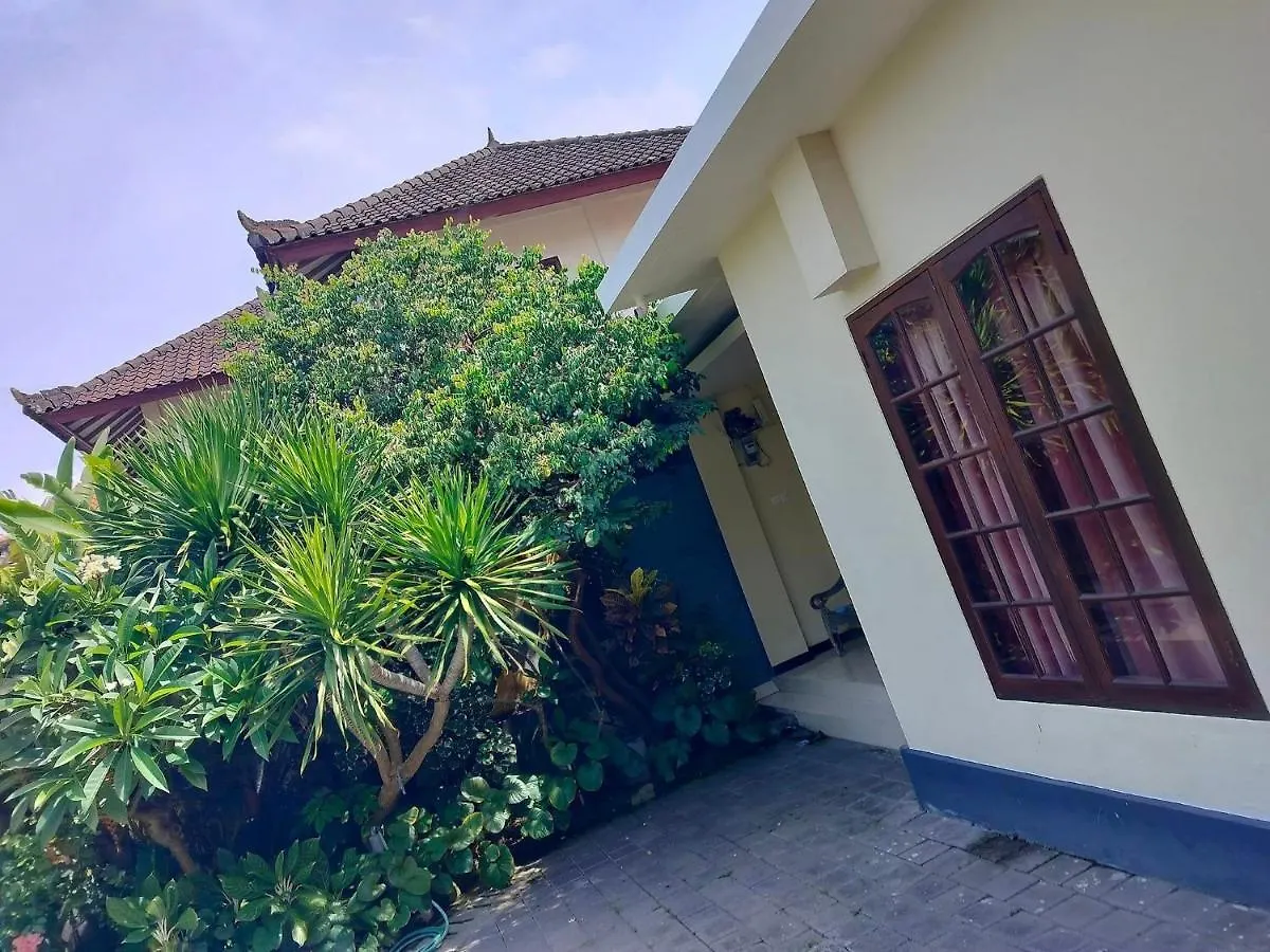 ベッド・アンド・ブレックファスト Villa Layang Bulan A Homey Guesthouse For Men Near The Beach In North Kuta デンパサール インドネシア